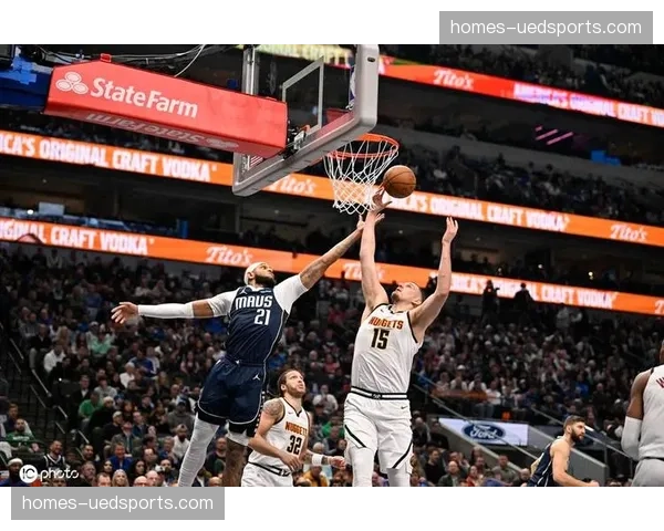 掘金约基奇背靠背15+15+15历史首人，高位策应瓦解独行侠换防策略